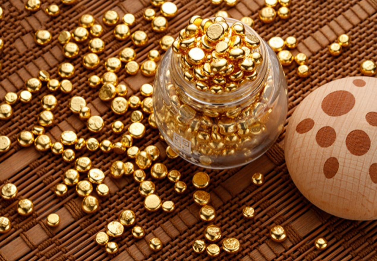 小克重黄金热卖,年轻人为何热衷攒"金豆"?需要防范哪些风险?