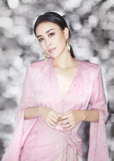 田震终于发声!度假照配刀郎音乐,疑似与那英旧怨未消