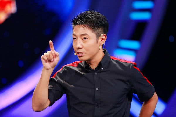 撒贝宁精彩"忽悠"张蕾,天真的反应让笑声四溢