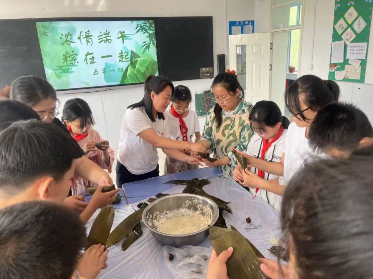 "粽"情端午,乐享安康——塔哈镇中心学校开展迎端午系列活动