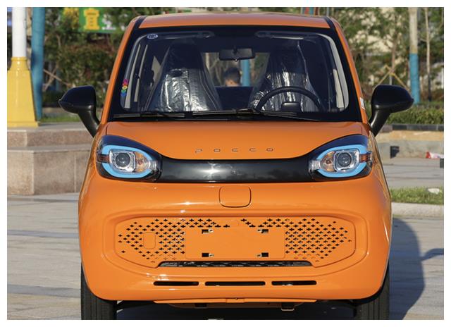 两辆可上牌的四轮电动车,最长续航400英里,每公里仅5美分