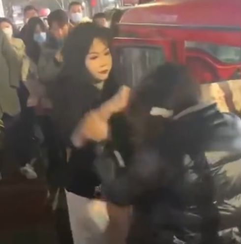 精神小妹打人事件大反转,田园抖出"大瓜",坐实大家的猜测