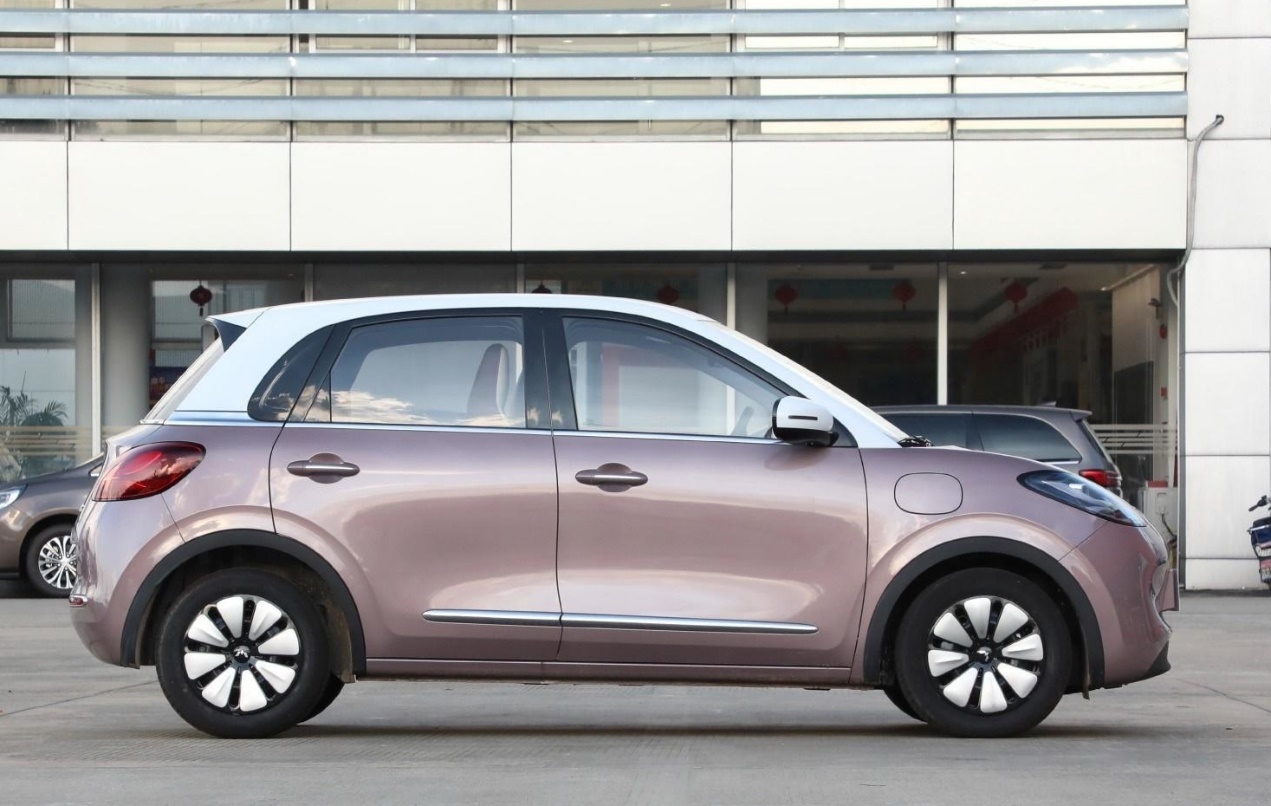 四门加长版"五菱mini"实车到店!外观时尚还很亲民,续航410km