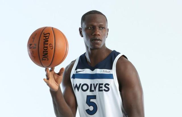 国家队降维打击 中4记三分取17 15 他竟是马刺休赛期最"贵"引援