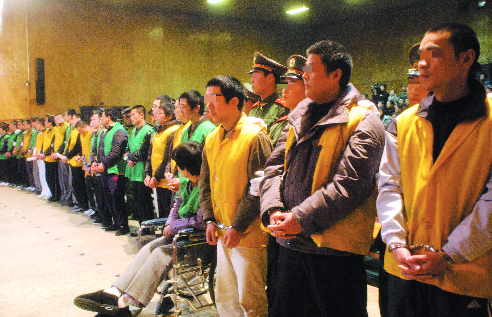 2005年胡斌被押火葬场,抬进死刑执行车,从清醒到结束仅8分钟