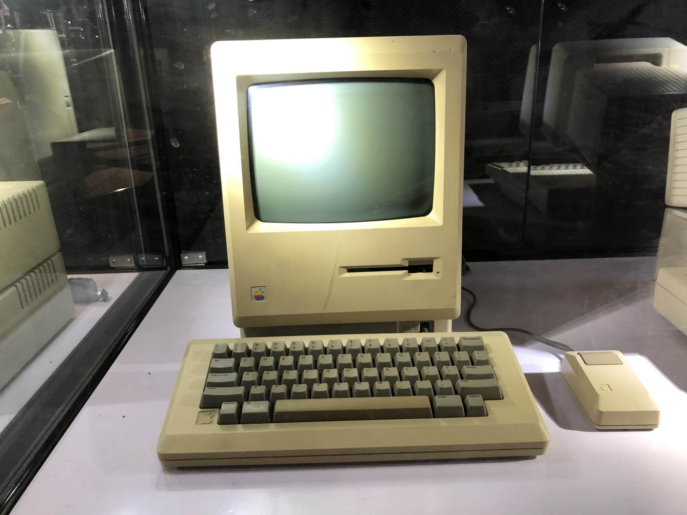 大家好今天说我接触的第一台电脑那会刚上班呢大概是9091年那会那会还