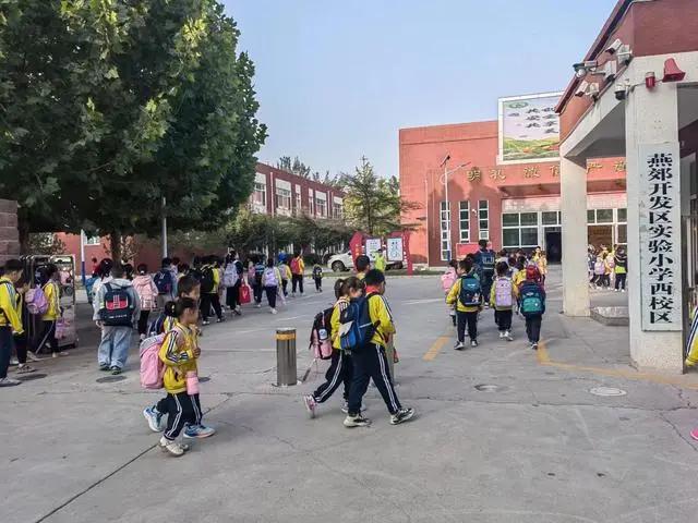 圈养式的学校,不再是我们记忆中那个令人眷恋的校园