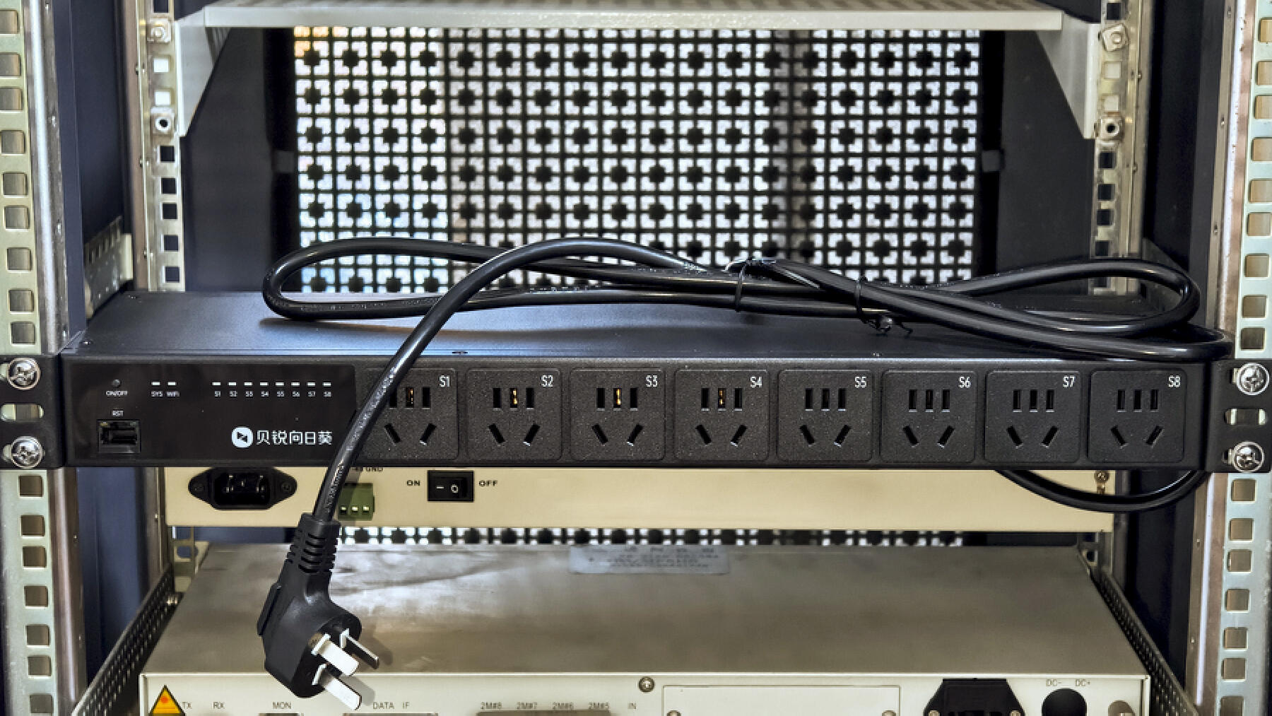 向日葵智能pdu首发评测,工业级8孔独立远控,机房运维爱不释手