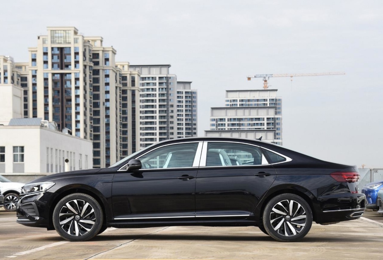 2024款帕萨特380tsi精英版比330tsi精英版仅贵了