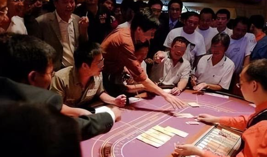 回顾许建强走下法庭,含泪签完字后被押刑场,行刑前全程表情镇定