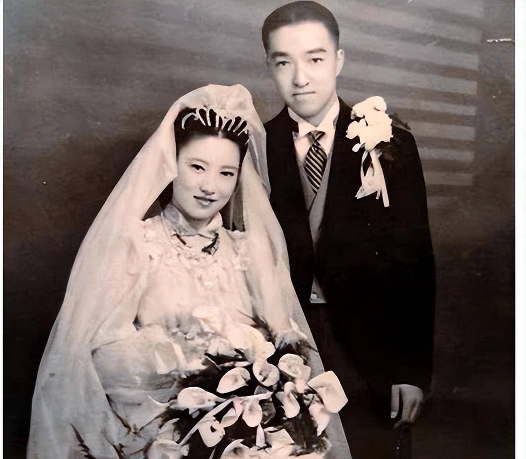 一夜豪赌输掉上海100栋房,纯银打造四字车牌,死前吃不上一口肉