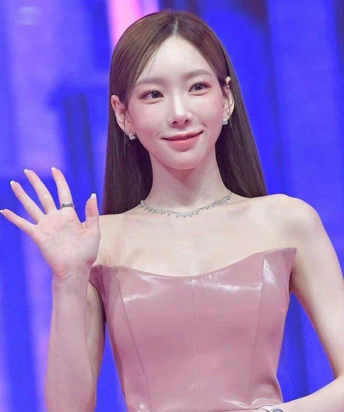 看了金泰妍的生图,终于理解她为什么是"整容模板",太美了