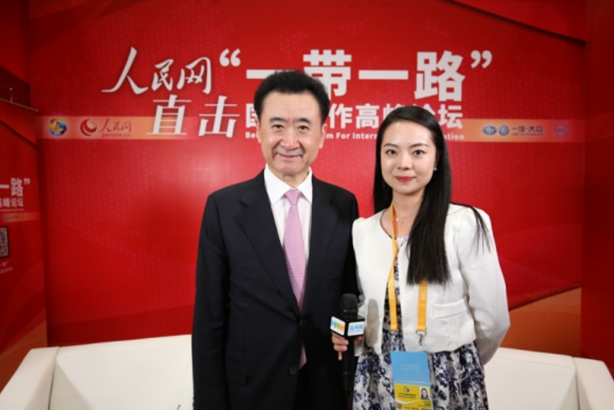 王健林女秘书:每月工作15天,年薪100万,连王思聪的面子都不给