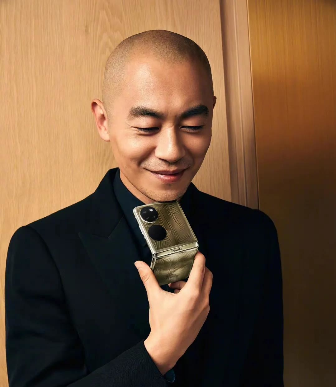 演员朱亚文:娶大1岁沈佳妮,当2个女儿的爸爸也幸福