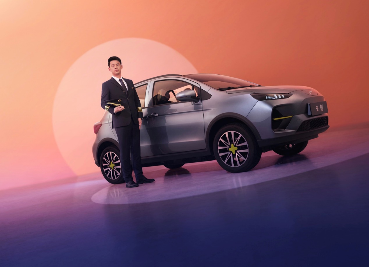 时尚大片来袭丨云兔×吉祥航空,空姐空少代言彰显云兔魅力