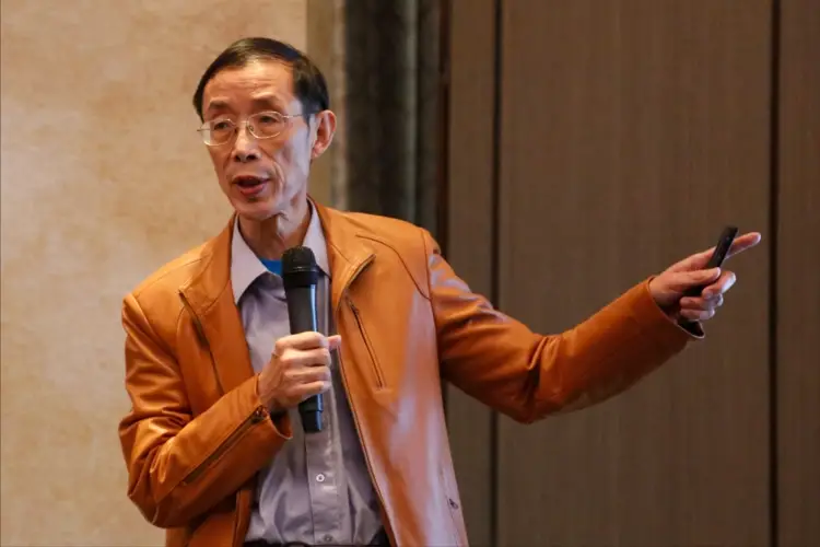 案例:教授陈平靠"批美"敛财数亿,晚年住美国豪宅,女儿嫁老外