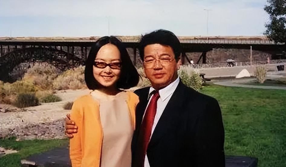 "聊天鬼才"鲁豫:经历过两段失败的婚姻,如今52岁把事业当依靠