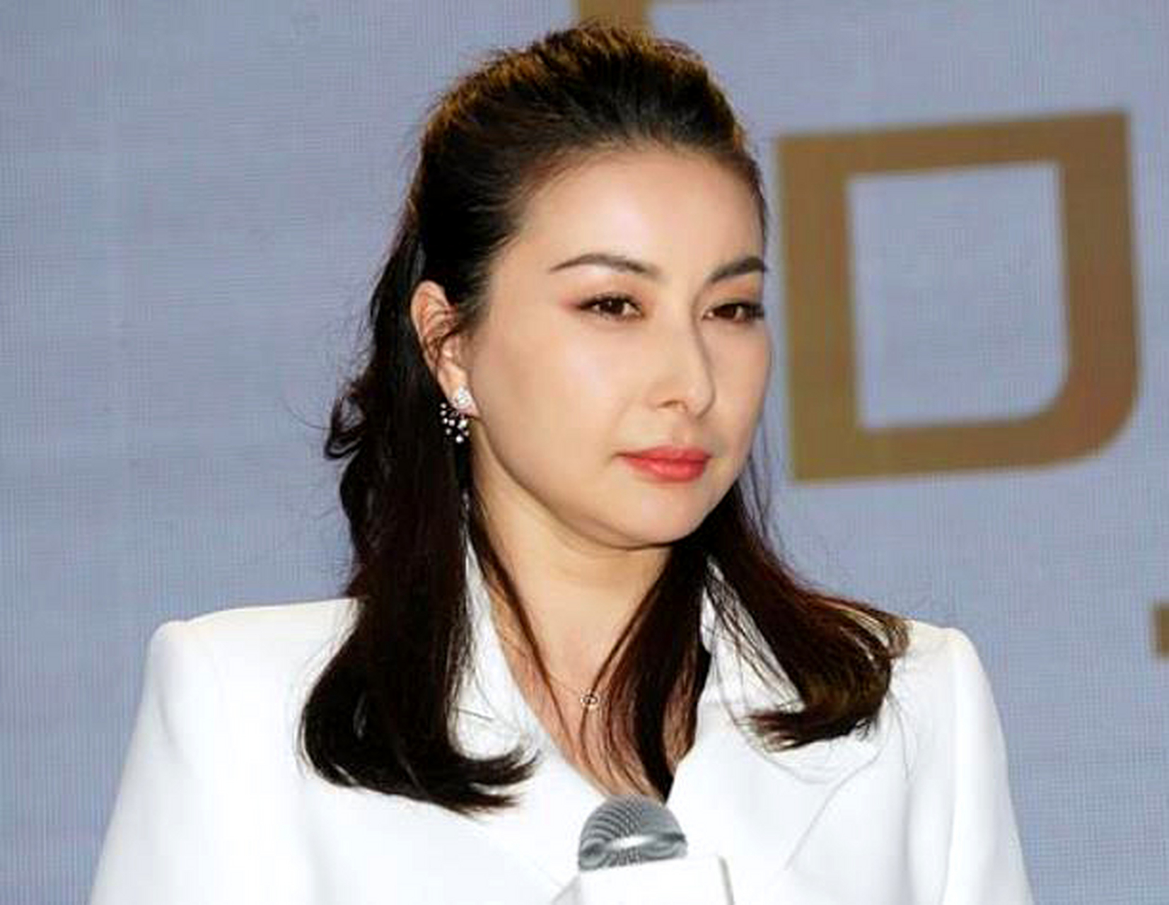 当郭晶晶与李湘同框,终于见识"真豪"与"土豪"的差距有多大了[原文:当