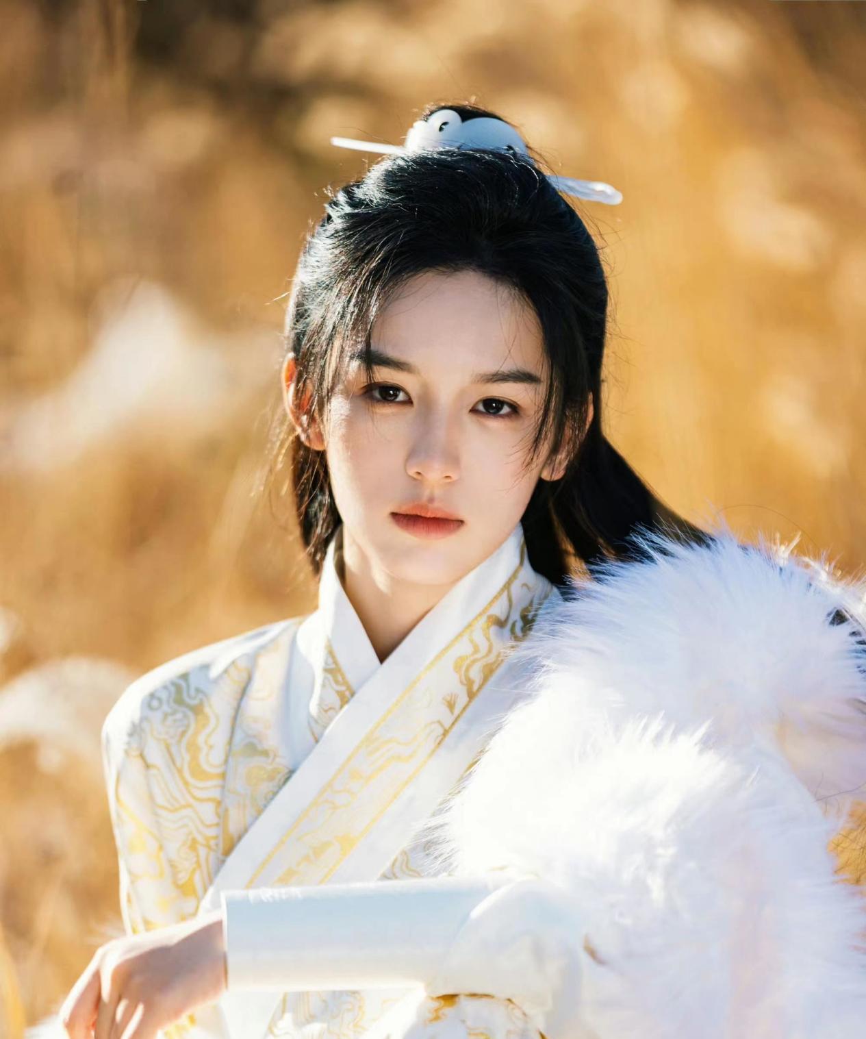 周也古装男装造型引爆网络:女儿直接变老公,小女生也能如此帅气