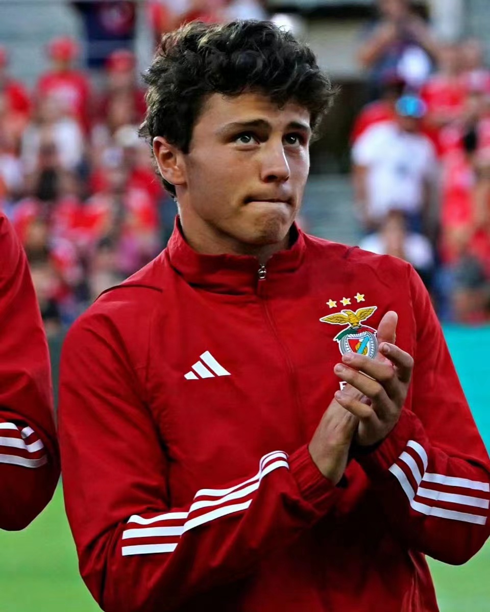 曼联可能会在明年一月签若昂-内维斯