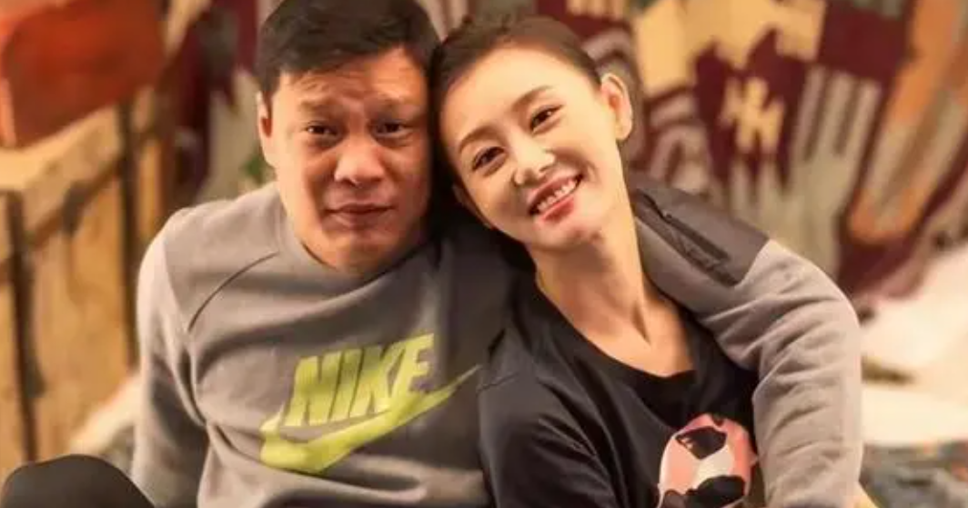 范志毅晒上海豪宅!内景曝光被嘲凌乱,与女儿玩耍被指像爷孙