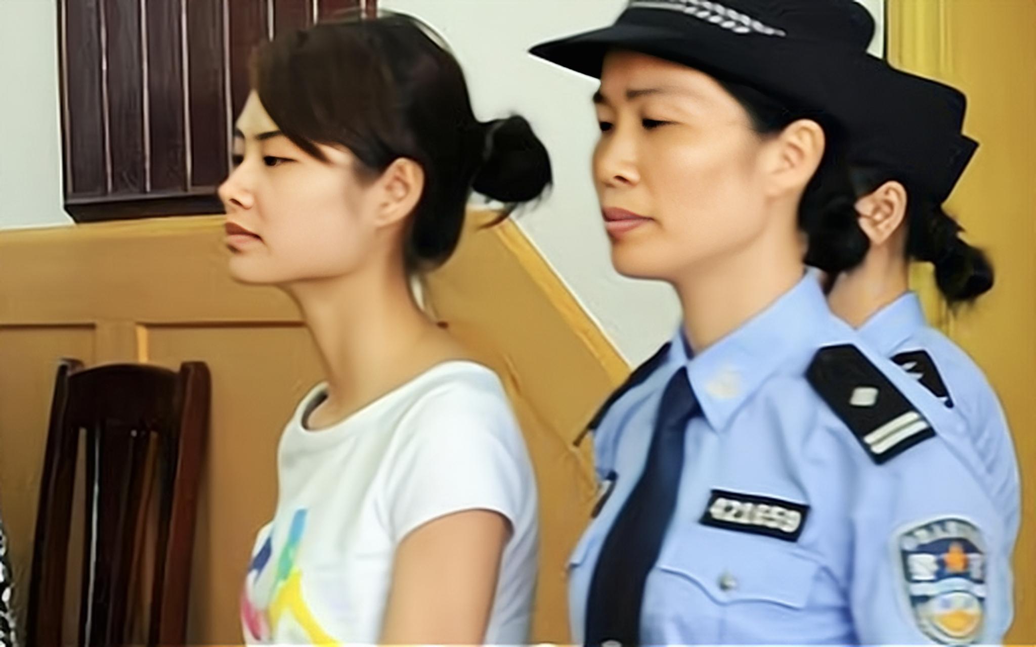 2009年,烈女邓玉娇不堪性骚扰,做出了一个举动,震惊了司法界