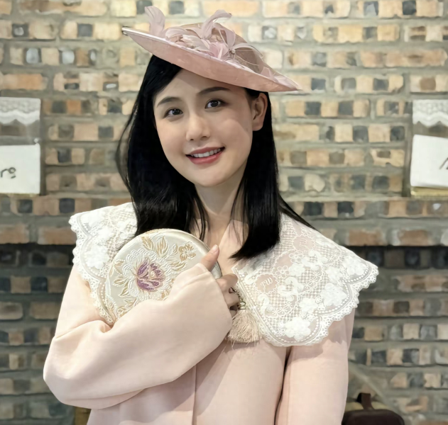 杨钰莹前任赖文峰现今如何!娶小23岁妻子,素颜近照超越杨钰莹