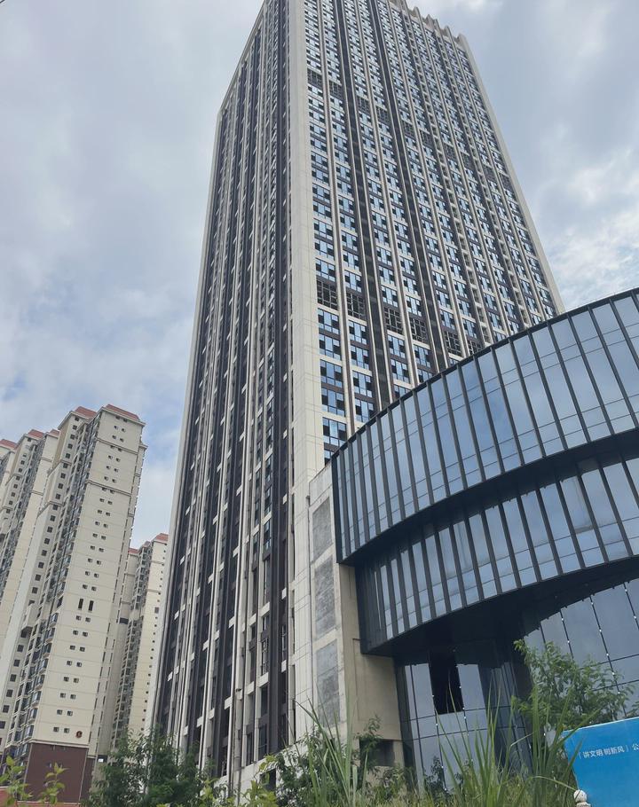 南宁市宝能城市广场超高层写字楼被拍卖,5.8776亿起