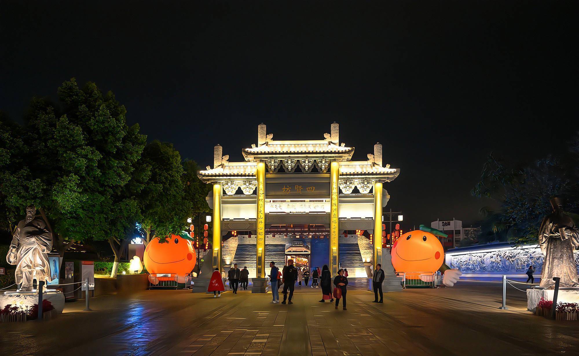 赣州四贤坊,记载了4位历史名人,仿古商业街极具网红气质