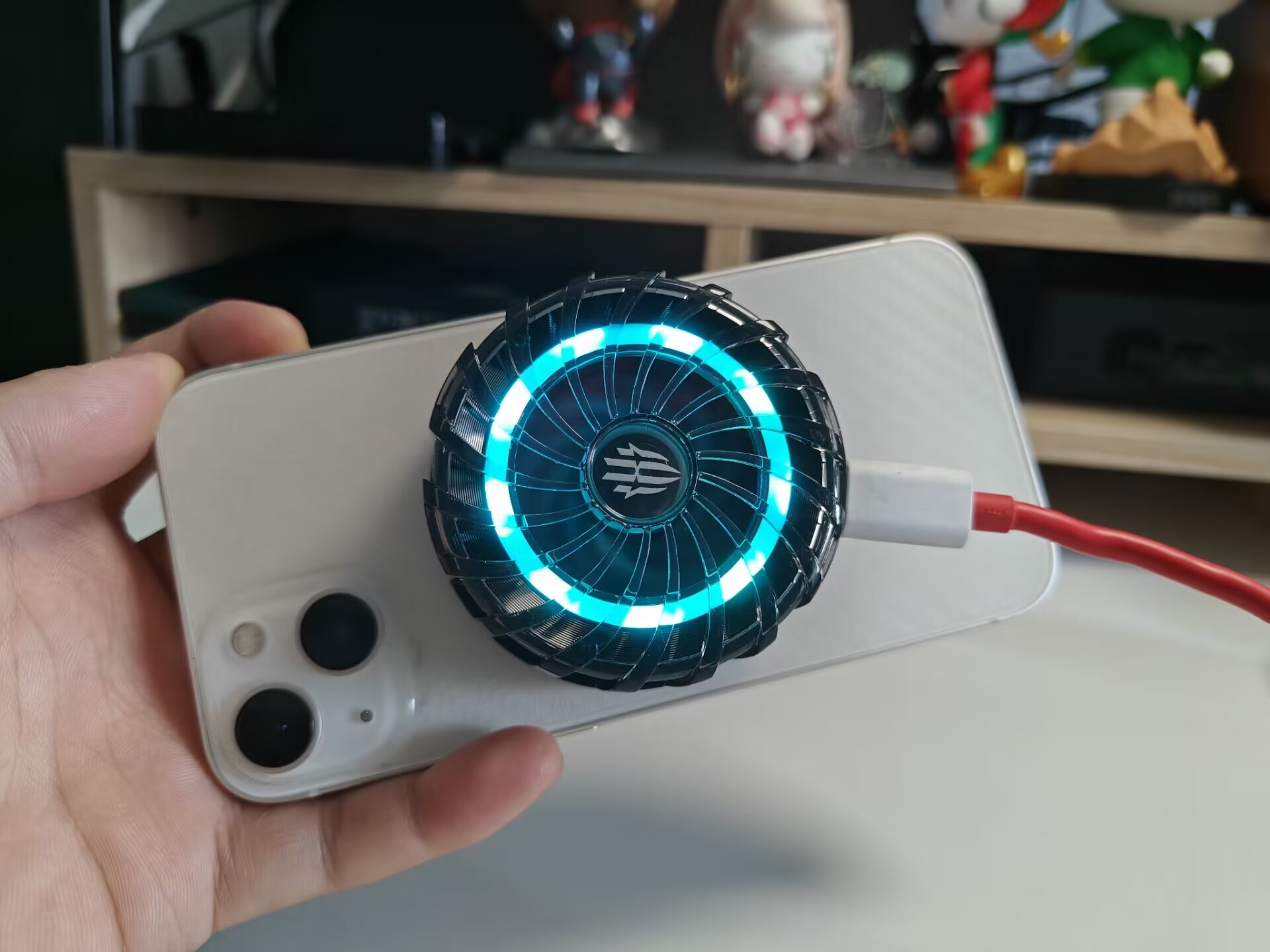 散热真英雄?红魔磁吸散热器4 Pro,告别发烫!