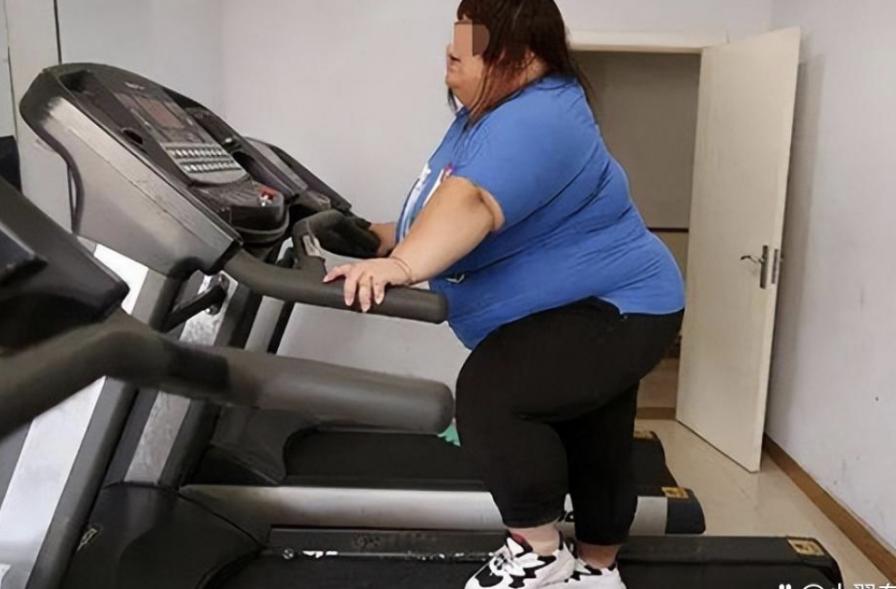 回顾:重庆校花被老公喂成350斤胖子,她以为是爱,其实是温柔杀害