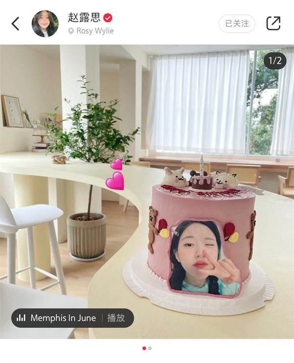 为杨洋庆生?赵露思晒自家咖啡店生日蛋糕,心情美丽不忘对镜自拍