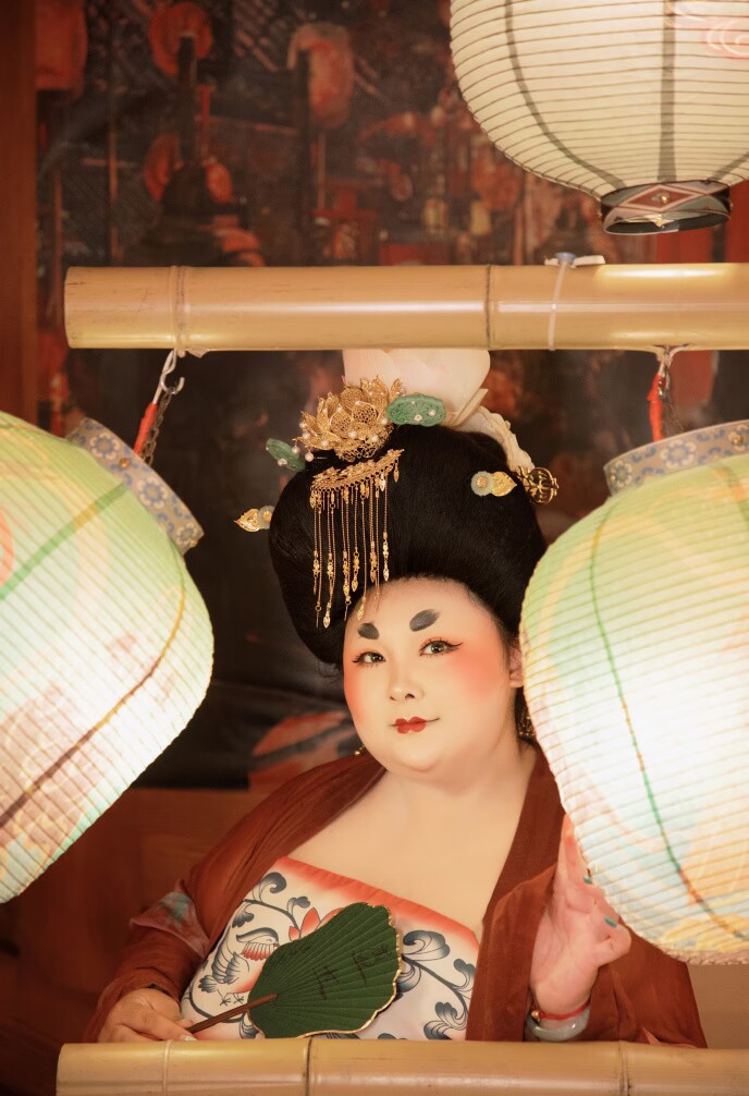 200斤胖女孩穿汉服火出圈,网友直言:这就是"杨贵妃"吧!