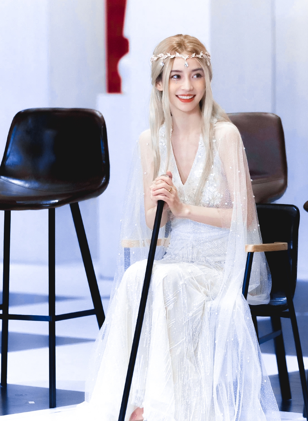 有一种美叫angelababy的精灵造型!金发配皇冠,真像童话中的女王