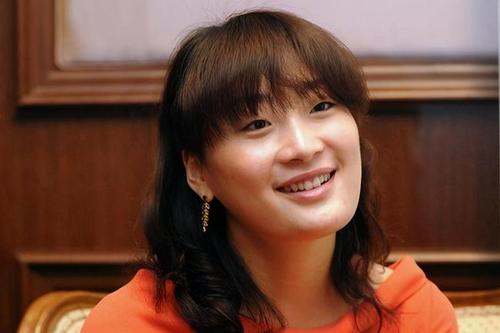 宗庆后女儿宗馥莉身价近千亿42岁还未婚婚恋问题成父亲烦恼