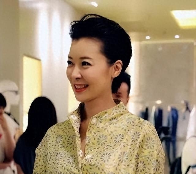 同居九年后,柯蓝突然正色对黄志忠说:这辈子我都不会同意嫁给你