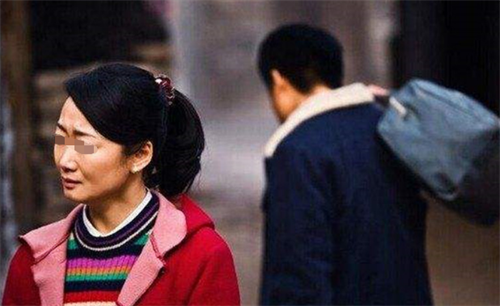 回顾 麻永东走下法庭 含泪与母亲告别后被押法场 行刑前表情镇定