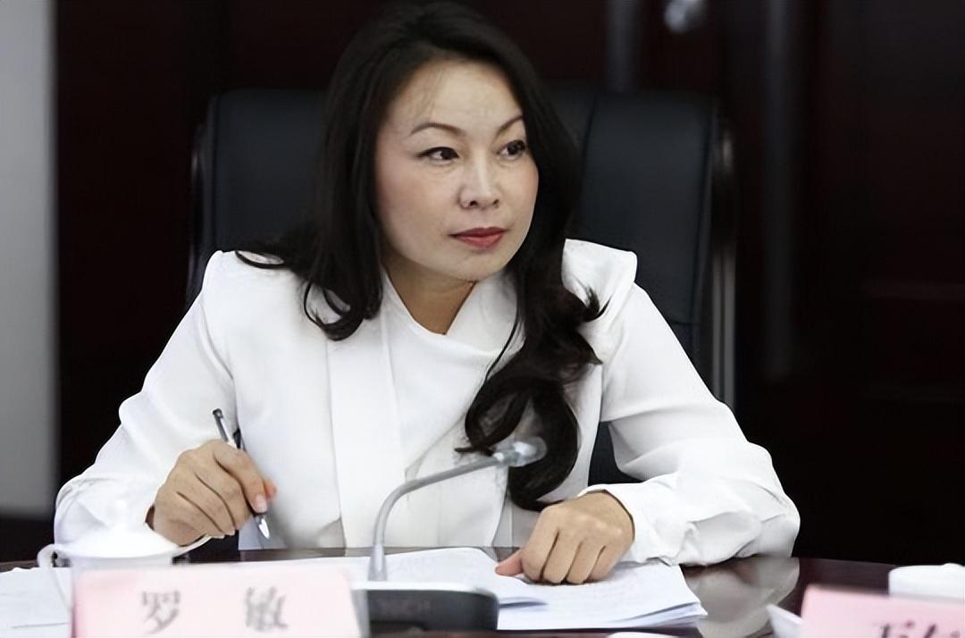 纪实:云南女色虎罗敏,曾是部队"最美军花",靠陪睡上位