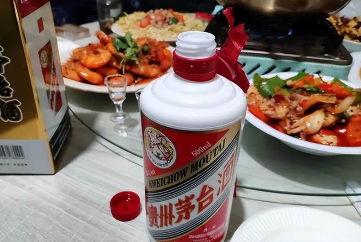 茅台酒桌照片图片