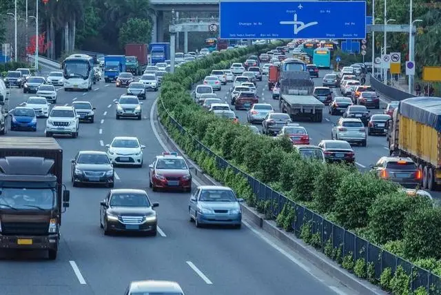 我考上211,升学宴我妈哭丧脸和亲戚说,我是她这辈子最大的遗憾