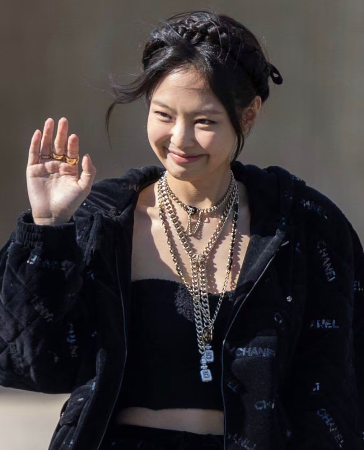 韩媒太"勇"了,jennie的生图不p就放出来,也不怕掉粉