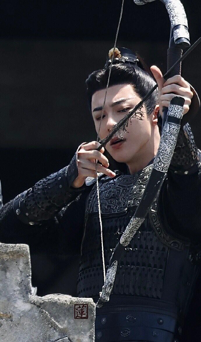 看了刘宇宁的古装路透图,网友直呼:小说里的将军有脸了!
