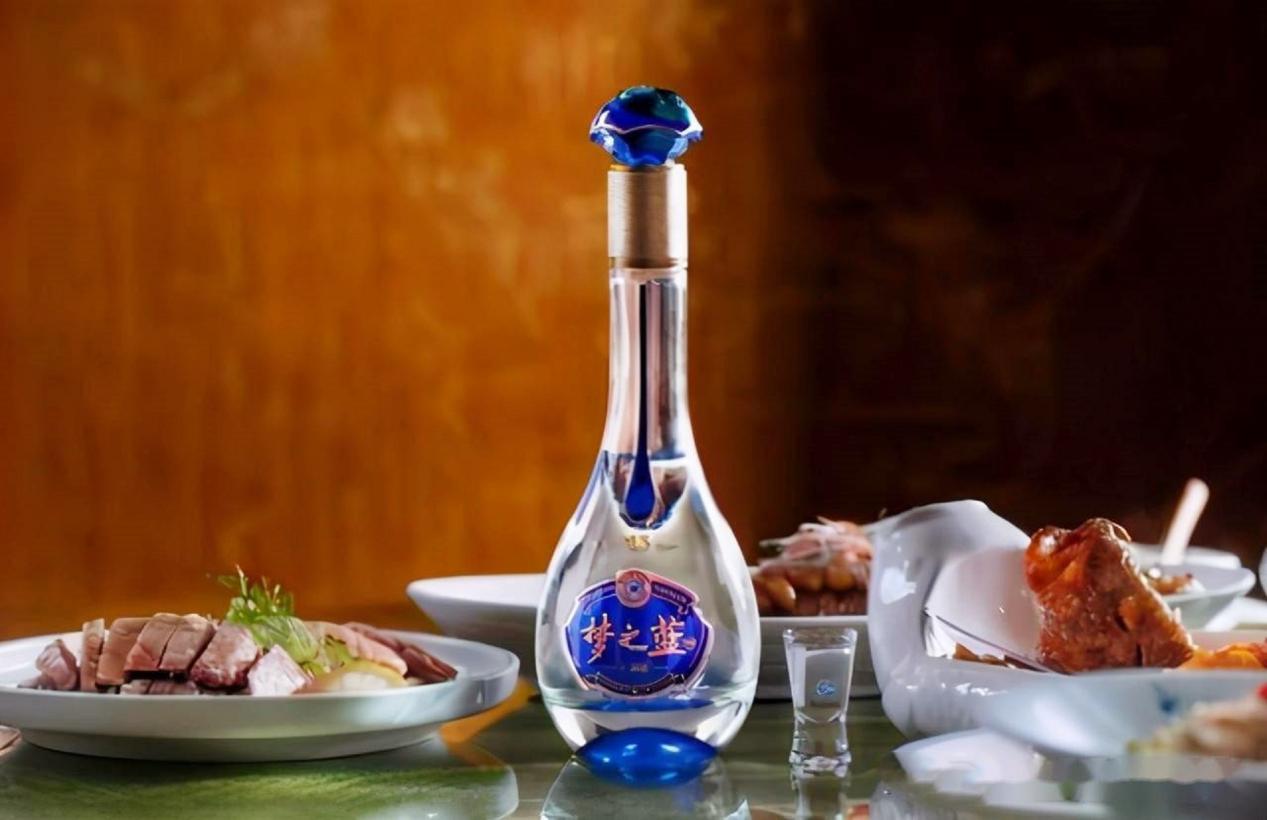 江苏人喝酒怪事:酒桌上少见梦之蓝,反而3款"便宜酒"备受青睐