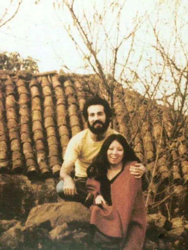 三毛《梦里花落知多少》告诉我们:真正的爱情,能够超越生死