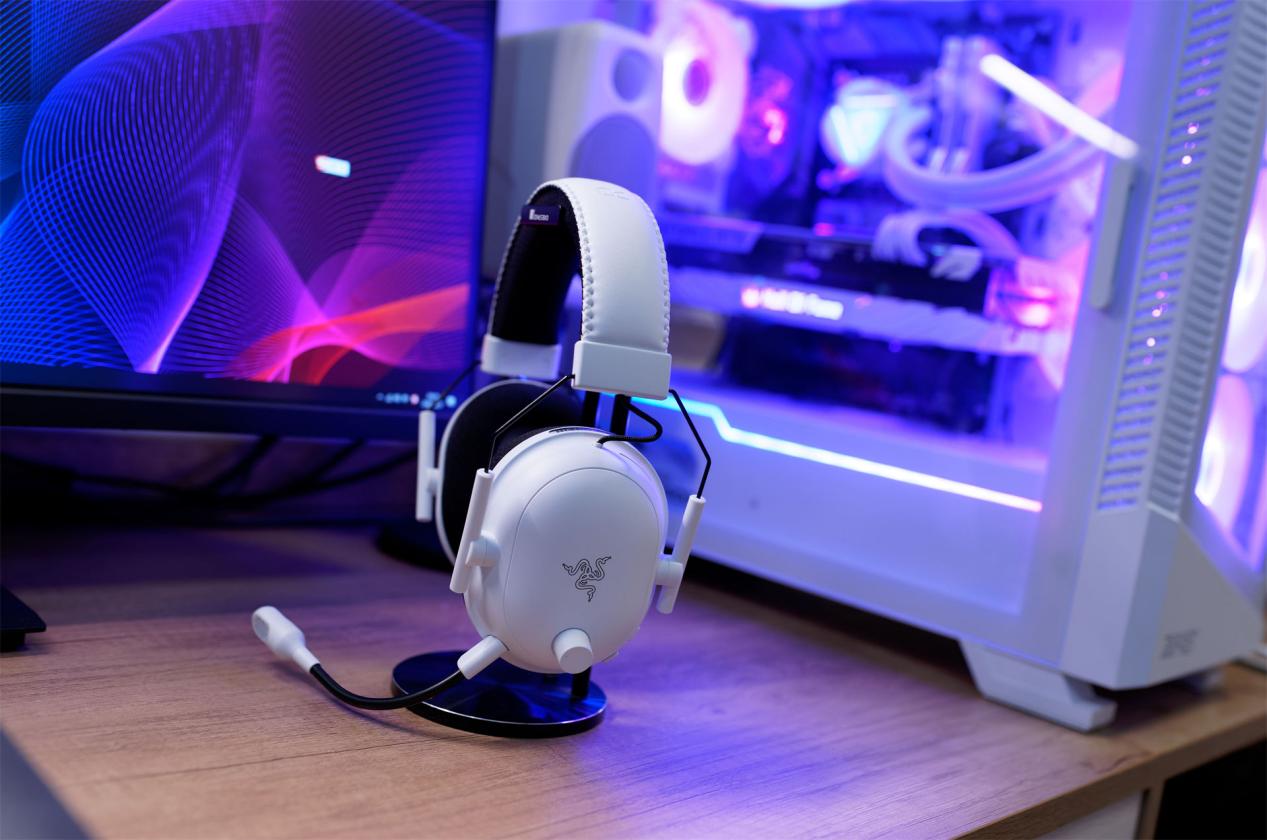 摆脱束缚,无线自由,雷蛇旋风黑鲨v2专业版无线电竞耳机体验