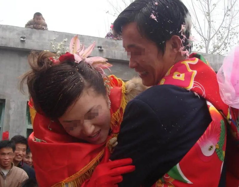 纪实:四川恶徒李文忠,打母亲砍父亲,他的所作所为远超常人想象