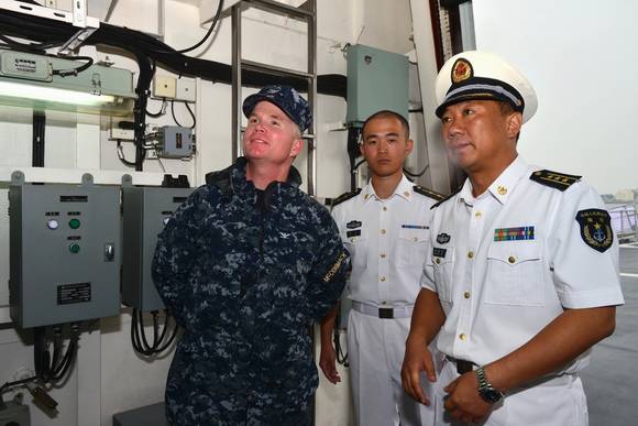 中美海战悬而未决!中国海军举重若轻引发美军猛烈不满!