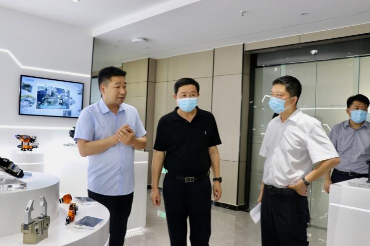 市人大常委会副主任王福松莅临郑州领航机器人有限公司走访调研
