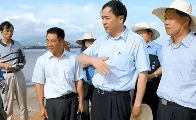 案例:广东"巨虎"林崇中,被判10年一天牢没坐,还带情人去会所