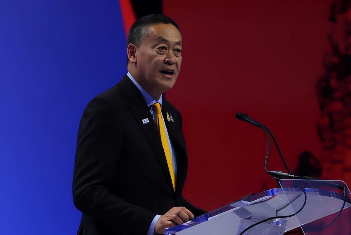 apec合影!唯一女性秘鲁女总统粉裙好美,就只有智利总统不扎领带